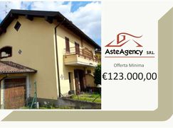 Casa Bi/Trifamiliare in Residenziale