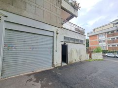Negozio/Locale commerciale in Commerciale