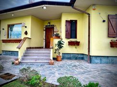 Casa Bi/Trifamiliare in Residenziale