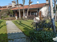 Casa Bi/Trifamiliare in Residenziale
