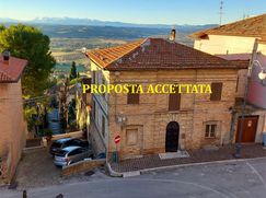 Casa Bi/Trifamiliare in Residenziale