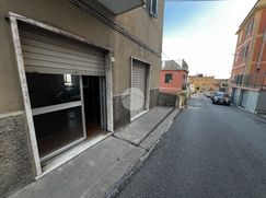 Negozio/Locale commerciale in Commerciale