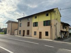 Casa Bi/Trifamiliare in Residenziale
