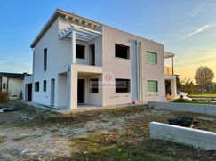 Casa Bi/Trifamiliare in Residenziale