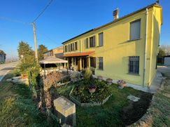 Casa Bi/Trifamiliare in Residenziale