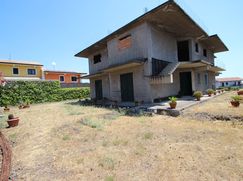 Casa Bi/Trifamiliare in Residenziale