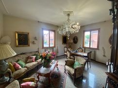 Casa Bi/Trifamiliare in Residenziale