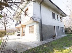 Casa Bi/Trifamiliare in Residenziale
