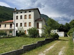 Casa Bi/Trifamiliare in Residenziale