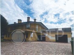 Casa Bi/Trifamiliare in Residenziale