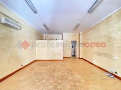 Negozio/Locale commerciale in Commerciale