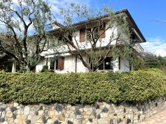 Casa Bi/Trifamiliare in Residenziale