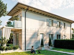 Casa Bi/Trifamiliare in Residenziale