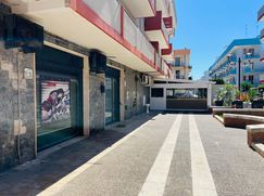 Negozio/Locale commerciale in Commerciale