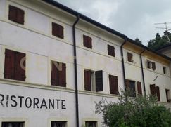 Casa Bi/Trifamiliare in Residenziale