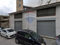 Negozio/Locale commerciale in Commerciale