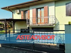 Casa Bi/Trifamiliare in Residenziale