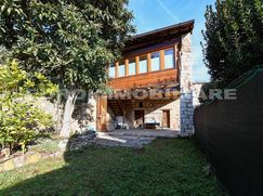 Casa Bi/Trifamiliare in Residenziale