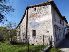 Casa Bi/Trifamiliare in Residenziale