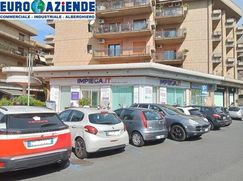 Negozio/Locale commerciale in Commerciale