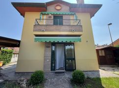 Casa Bi/Trifamiliare in Residenziale
