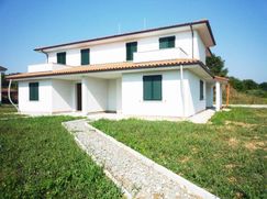 Casa Bi/Trifamiliare in Residenziale