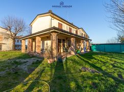 Casa Bi/Trifamiliare in Residenziale