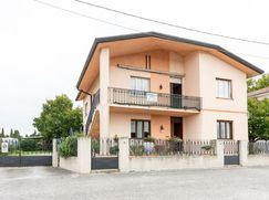 Casa Bi/Trifamiliare in Residenziale