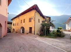 Casa Bi/Trifamiliare in Residenziale