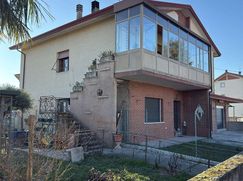 Casa Bi/Trifamiliare in Residenziale