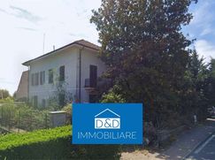 Casa Bi/Trifamiliare in Residenziale