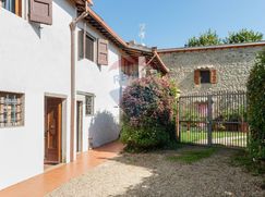 Casa Bi/Trifamiliare in Residenziale
