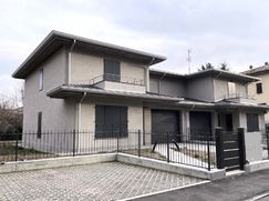 Casa Bi/Trifamiliare in Residenziale