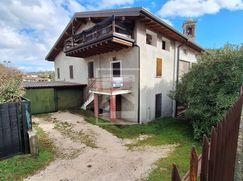 Casa Bi/Trifamiliare in Residenziale