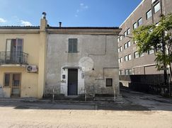 Casa Bi/Trifamiliare in Residenziale