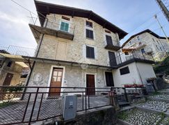 Casa Bi/Trifamiliare in Residenziale