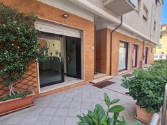 Negozio/Locale commerciale in Commerciale