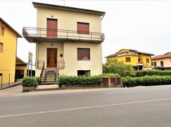 Casa Bi/Trifamiliare in Residenziale