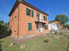 Casa Bi/Trifamiliare in Residenziale