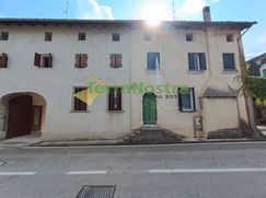 Casa Bi/Trifamiliare in Residenziale
