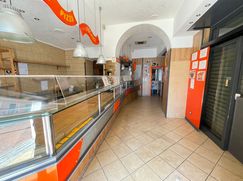 Attività/Licenza (con o senza mura) in Commerciale