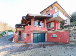 Casa Bi/Trifamiliare in Residenziale