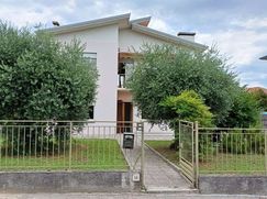 Casa Bi/Trifamiliare in Residenziale
