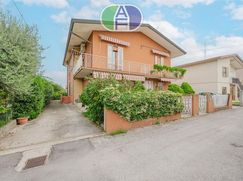 Casa Bi/Trifamiliare in Residenziale