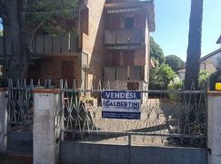 Casa Bi/Trifamiliare in Residenziale