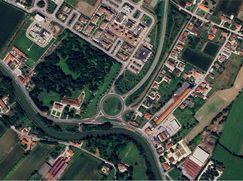 Casa Bi/Trifamiliare in Residenziale