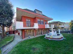 Casa Bi/Trifamiliare in Residenziale