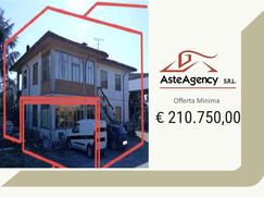 Casa Bi/Trifamiliare in Residenziale