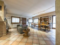 Casa Bi/Trifamiliare in Residenziale