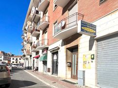 Negozio/Locale commerciale in Commerciale